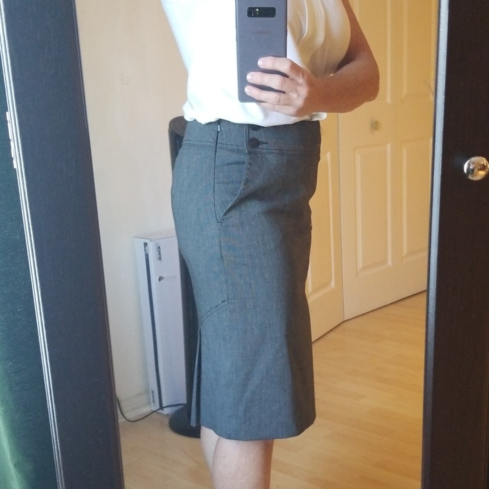 Bebe Black Pleated Pencil Skirt Size 6 - Picture 6 of 7